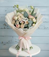 Букет цветов из:  Розы и Лизиантусы в Котово