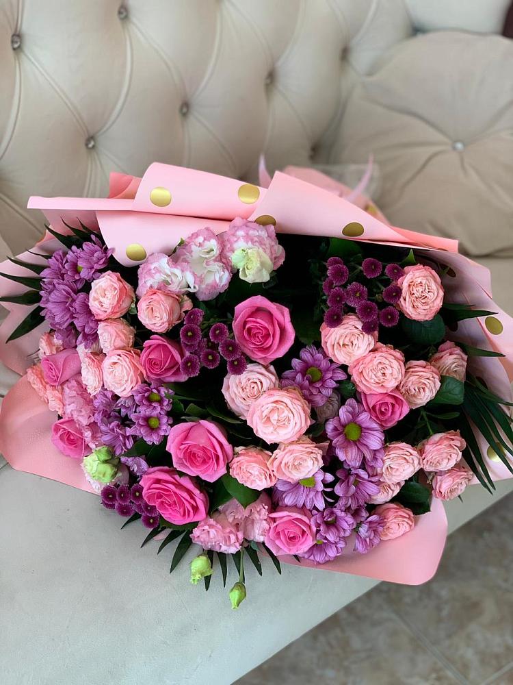 Букет цветов из: Хризантемы, Розы и Лизиантусы в Котово