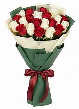 Букет Микс из красных и белых роз в Котово