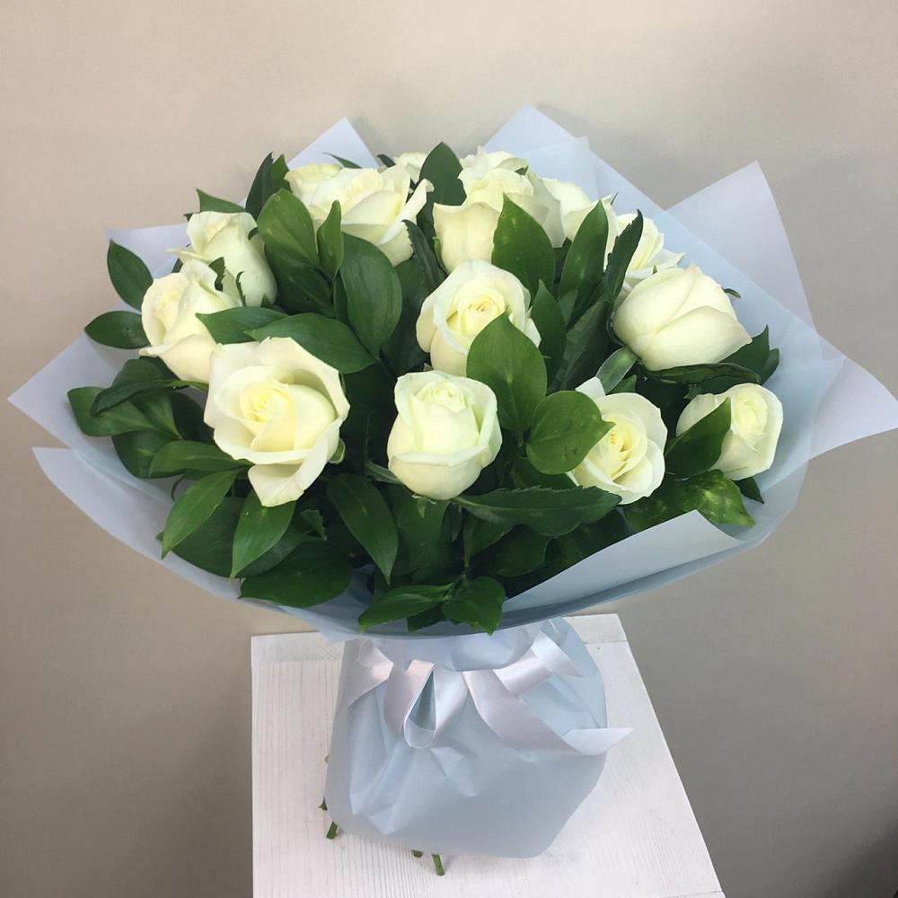 Букет 15 Белых роз Проуд в Котово