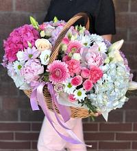 Композиция солнечный день в Котово Цветочная композиция из Розы, Хризантемы, Пионы и Лизиантусы в корзине в Котово