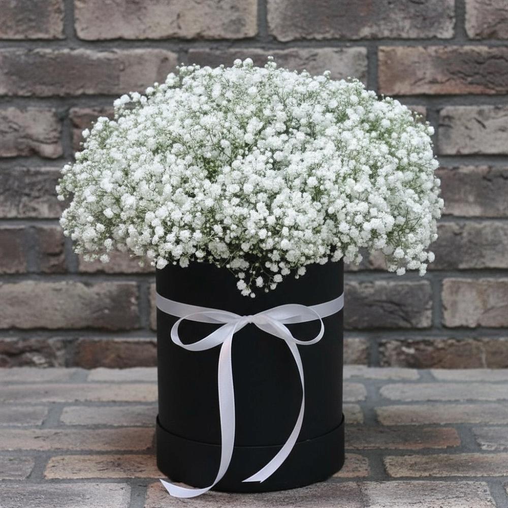 Цветочная композиция из Гипсофила в шляпной коробке в Котово