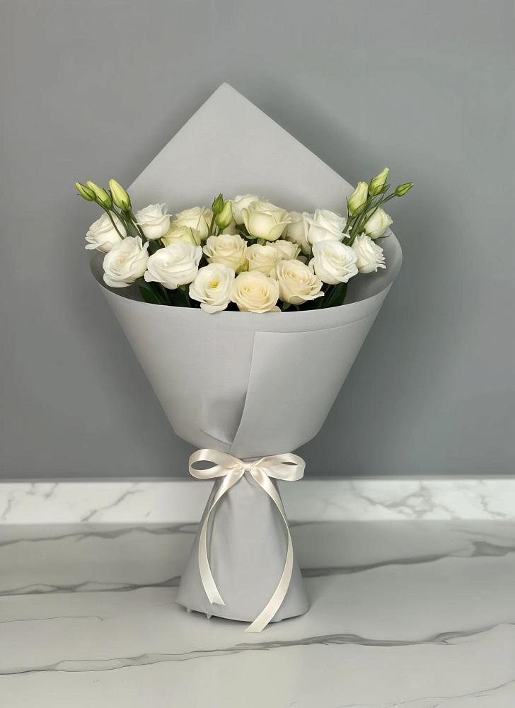 Букет цветов из: Розы и Лизиантусы в Котово