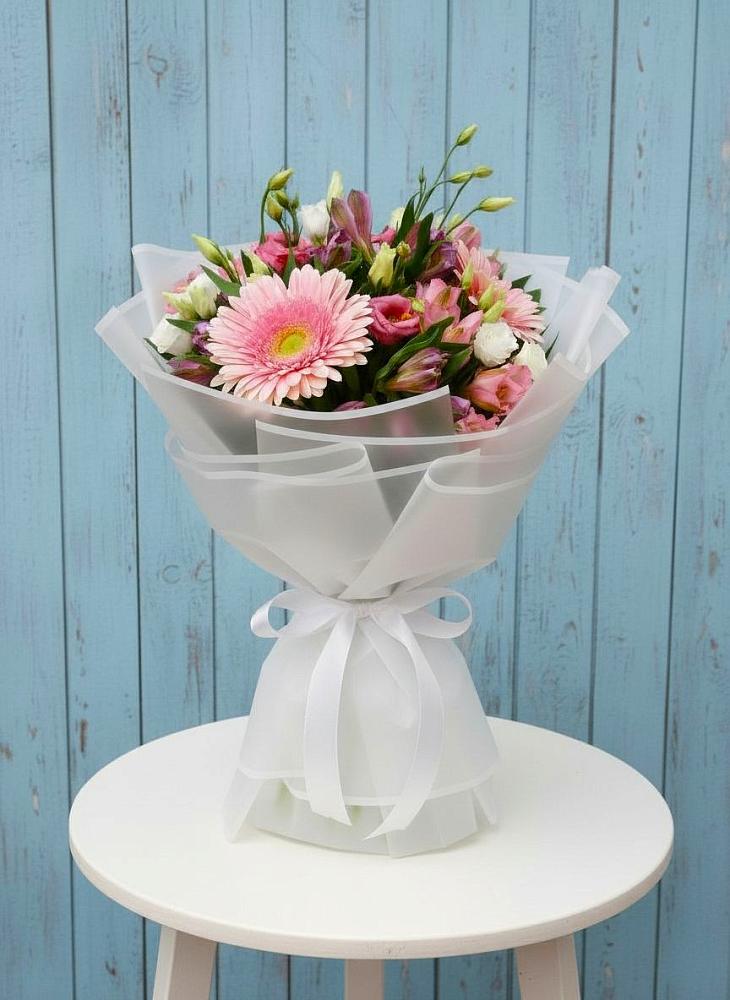 Букет цветов из: Герберы, Альстромерии и Лизиантусы в Котово