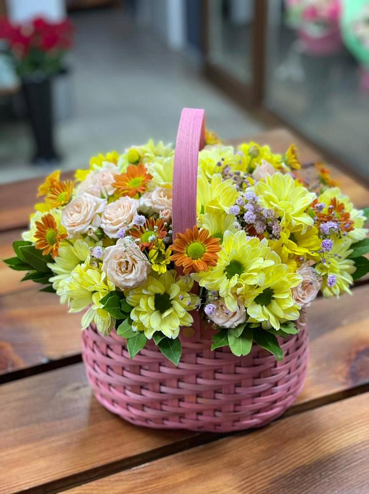 Цветочная композиция из Хризантемы и Розы в корзине в Котово