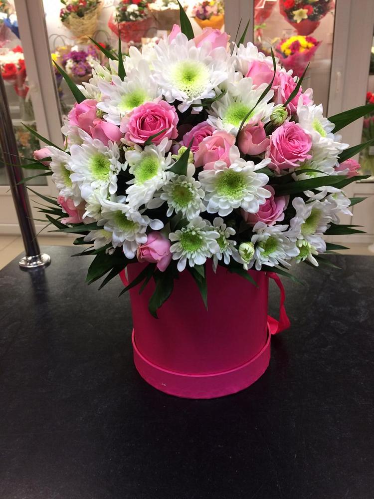 Цветочная композиция из Розы и Хризантемы в шляпной коробке в Котово