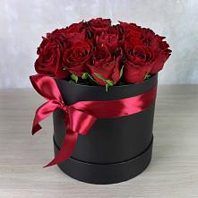 Цветочная композиция из Розы в шляпной коробке в Котово