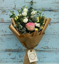 Букет цветов из:  Розы и Лизиантусы в Котово