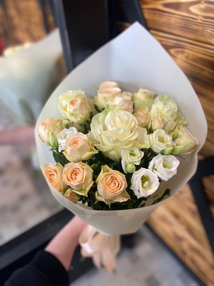 Букет цветов из: Розы и Лизиантусы в Котово